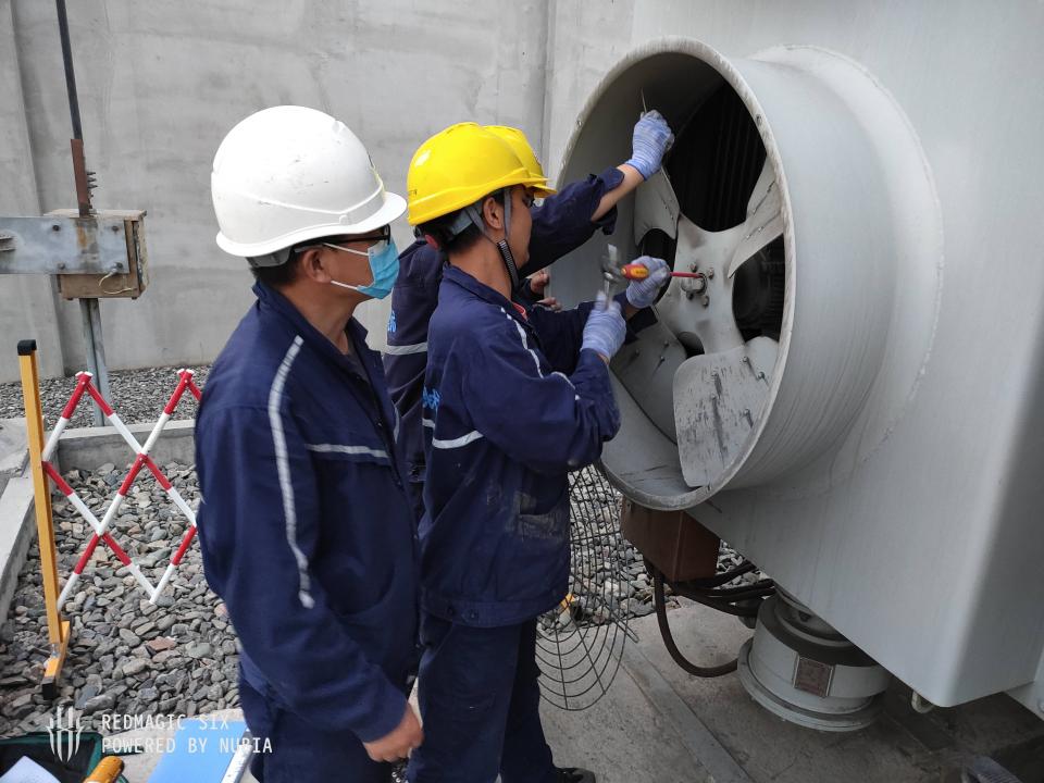 40℃高温下，37℃的汗水，只为变压器清凉一夏